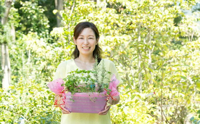 福岡県朝倉市の【ふるさと納税】ハーブ キッチンハーブ 5種 フレッシュハーブ 香りの寄せ植え 植物 ガーデニング ガーデン インテリア｜アングル2