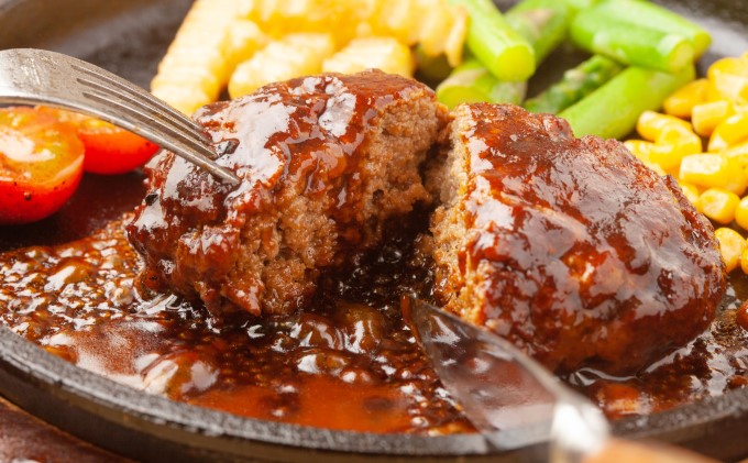【ふるさと納税】お肉屋さんの手ごね ハンバーグ／博多和牛入り 1.4kg（140g×10個）※配送不可：離島 肉料理 洋食 子供 お昼 夕飯 簡単 時短 国産牛肉 合い挽き肉 やわらかい 肉汁 濃厚 旨 化粧箱入り f402281-asakura-10002278 福岡県朝倉市 サンプル画像3