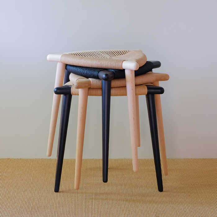 【ふるさと納税】Three-legged Stool “BOW” 〈Black x Natural〉 糸島市 / nomade design 椅子 クラフト[AIF013] 200000円 20万円