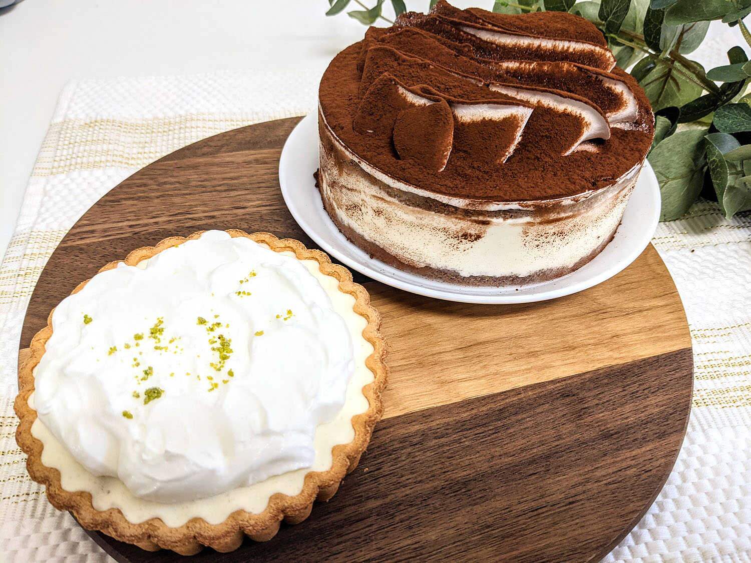 【ふるさと納税】【11月末まで!クリスマスに間に合う!】ケーキ・タルト セット ( レアチーズタルト ・ティラミス) 広川町 / イートウェル株式会社[AFAK...