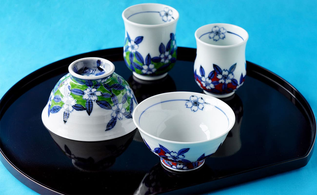 A30-70【ふるさと納税】有田焼 染錦桜絵 睦揃え 神田陶器店のサムネイル