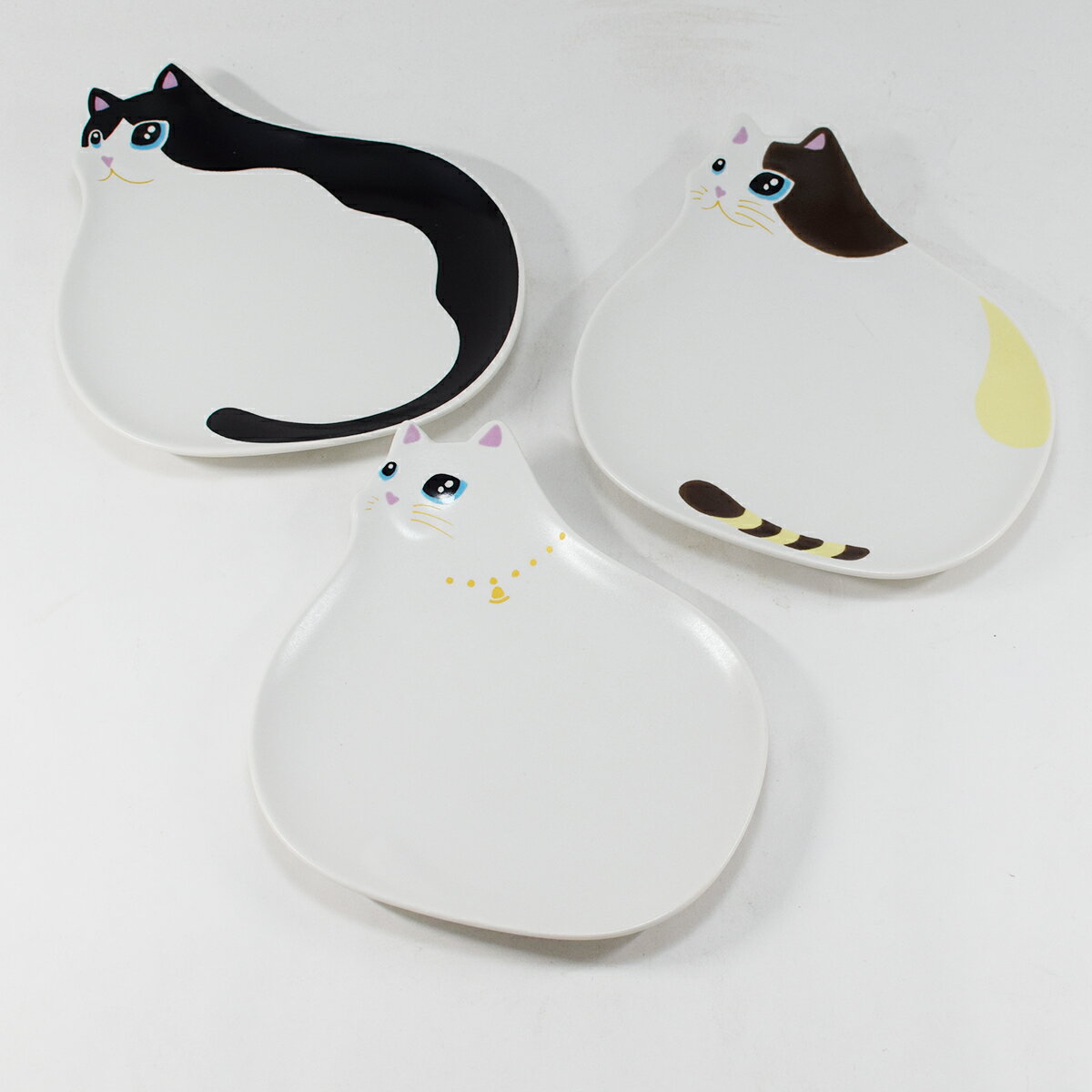 A25-308【ふるさと納税】ねこ！ネコ！猫！3匹のにゃんこ菓子皿セット かかおポタリー 有田焼 幸楽窯のサムネイル