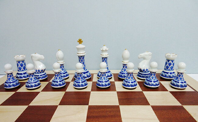 A1400-3【ふるさと納税】有田焼のチェス駒ハーフ（藍鍋島松竹梅）&木製チェス盤セット 陶楽