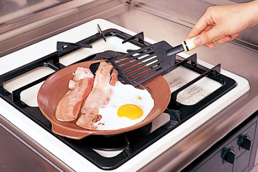 【ふるさと納税】 食器兼用 耐熱 丸陶板25cm 2枚セット [トーセラム 長崎県 東彼杵町 hs42bag480020] 耐熱陶器 プレート キャンプ アウトドア バーベキュー キッチン用品 日本製