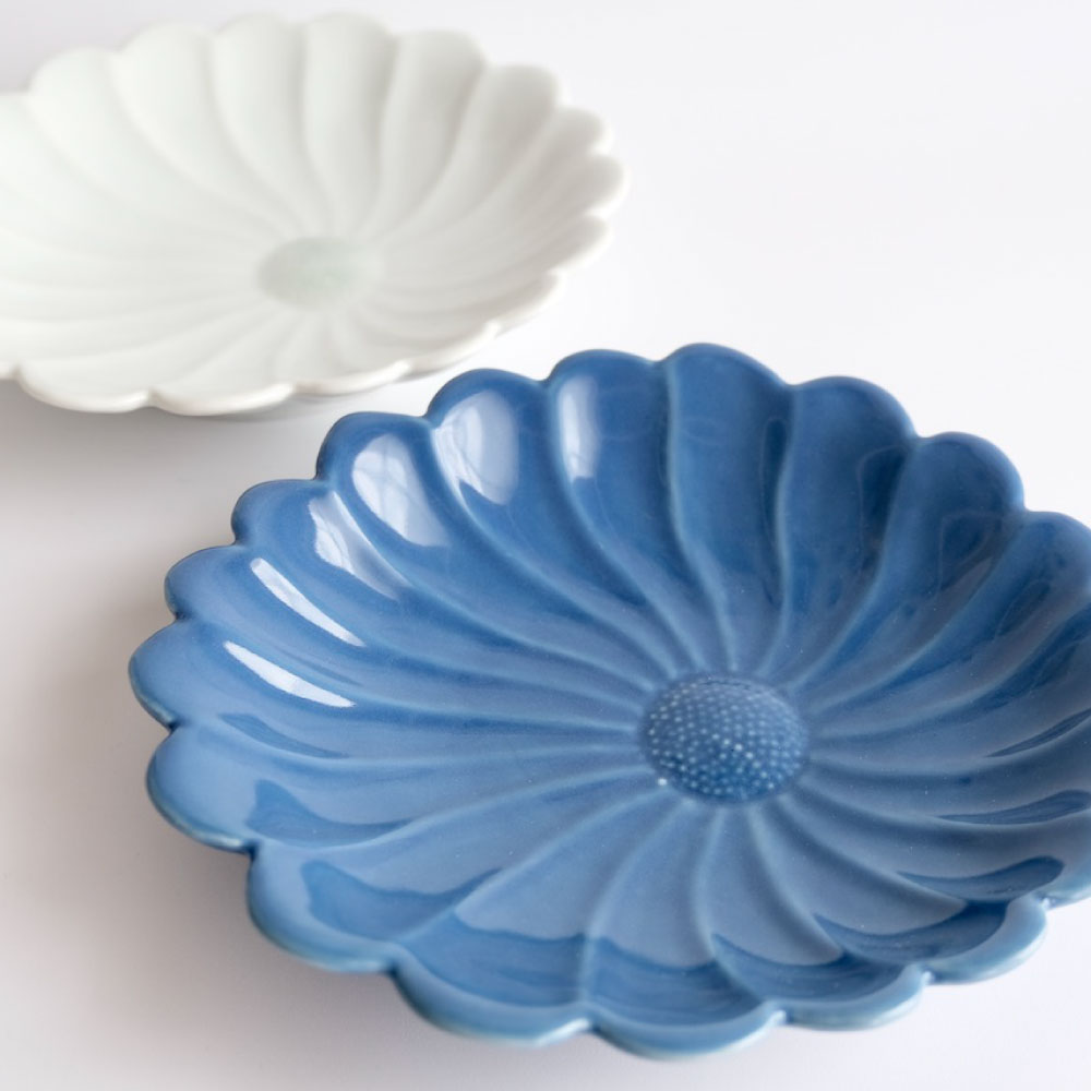 【ふるさと納税】器峰窯 菊花皿 2色 セット 白 瑠璃 各1枚 計2枚 150mm×140mm 食器 皿 お皿 焼物 器 うつわ 九州 熊本県 送料無料