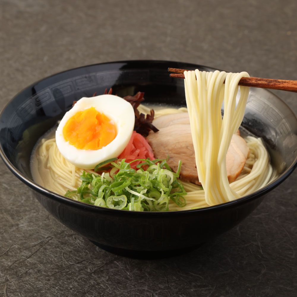 大人気くまモンの太平燕とラーメンの詰め合わせが登場！ 熊本風にアレンジされた「太平燕（タイピーエン）」と ご自宅で簡単に本格的な熊本ラーメンが味わえます。　【ふるさと納税】くまモン麺類アソートセット（太平燕4種・ラーメン5袋） 春雨スープ 春雨 はるさめ 熊本市 名物 ご当地 グルメ お取り寄せ 贈り物 ギフト インスタント 簡単調理 ラーメン 拉麺 熊本ラーメン 熊本拉麺 豚骨 とんこつ 送料無料