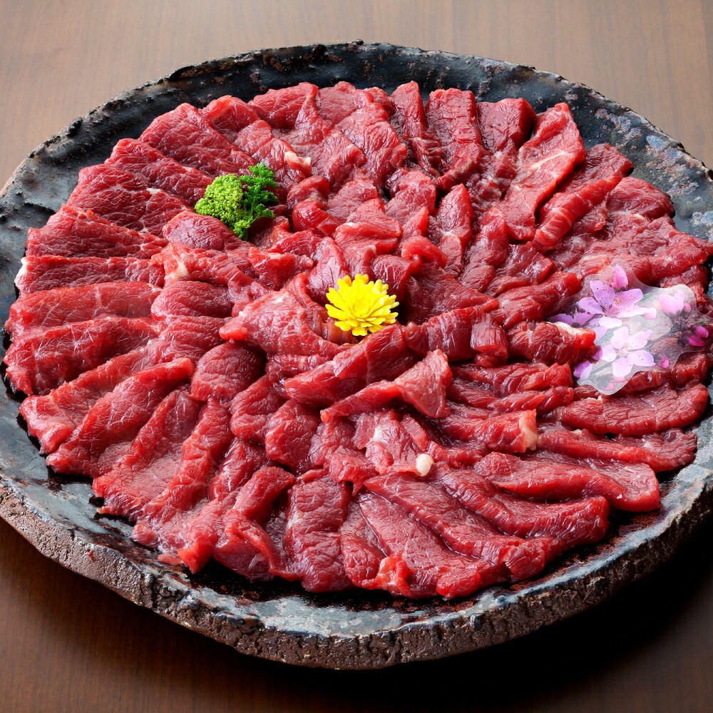 熊本 馬刺し 上霜降り(トロ) 300g(50g×6個) たれ・生姜付き 小分け 真空パック 馬肉 国内肥育 生食用 新鮮 冷凍 送料無料