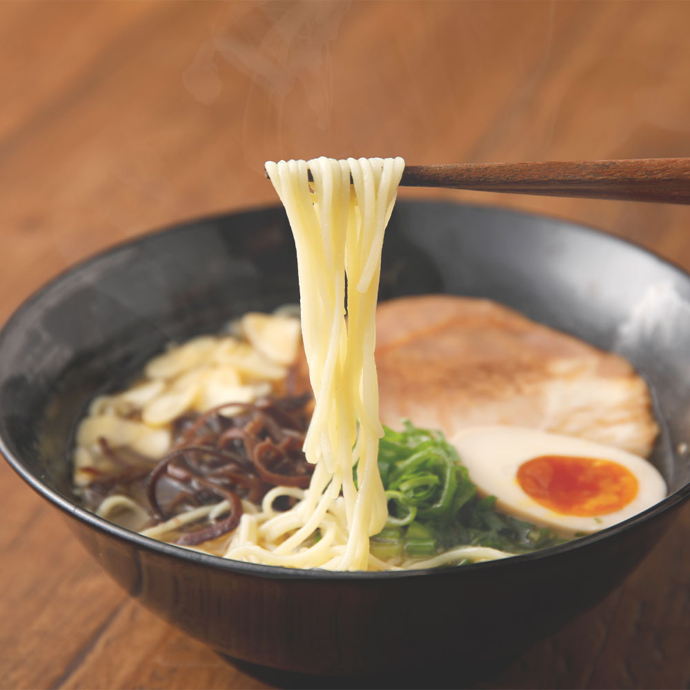 【ふるさと納税】【定期便】【1ヶ月毎4回】本場ラーメン ゴールド 150g 計80袋 豚骨 とんこつ 豚脂 スープ ラーメン 拉麺 香味野菜 塩コショウ にんにく ニンニク ピリ辛 ノンフライ麺 もっちり コシ ギフト 簡単 熊本県 宇城市 送料無料