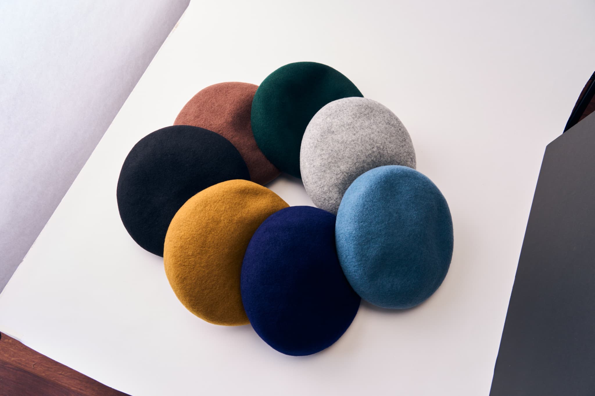 【ふるさと納税】ベレー ウールベレー ベレー帽 全7色 直径26cm ブラック グレー エンジ モカ グリーン ブルー マスタード ウール 熊本県産 帽子 小物 送料無料 株式会社フラミンゴ