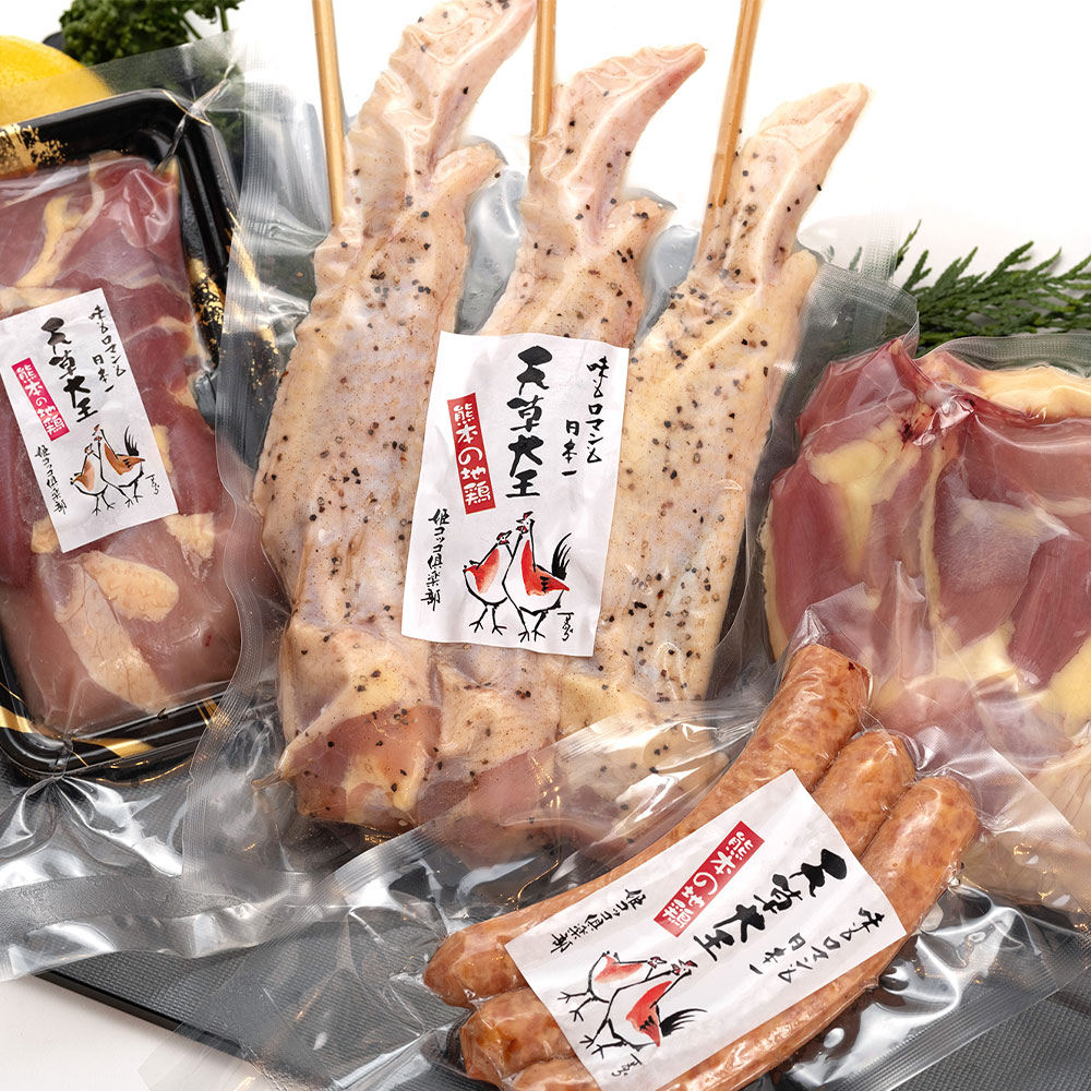 天草大王【アウトドアセット】幻の鶏 4種 セット 合計約1.1kg 骨付きもも肉 大手羽先 3本 ウインナー 3本 もも むね ブツ切りミックス キャンプ BBQ 骨付き もも肉 手羽先 ソーセージ 鶏肉 国産 九州産 熊本県 合志市 送料無料