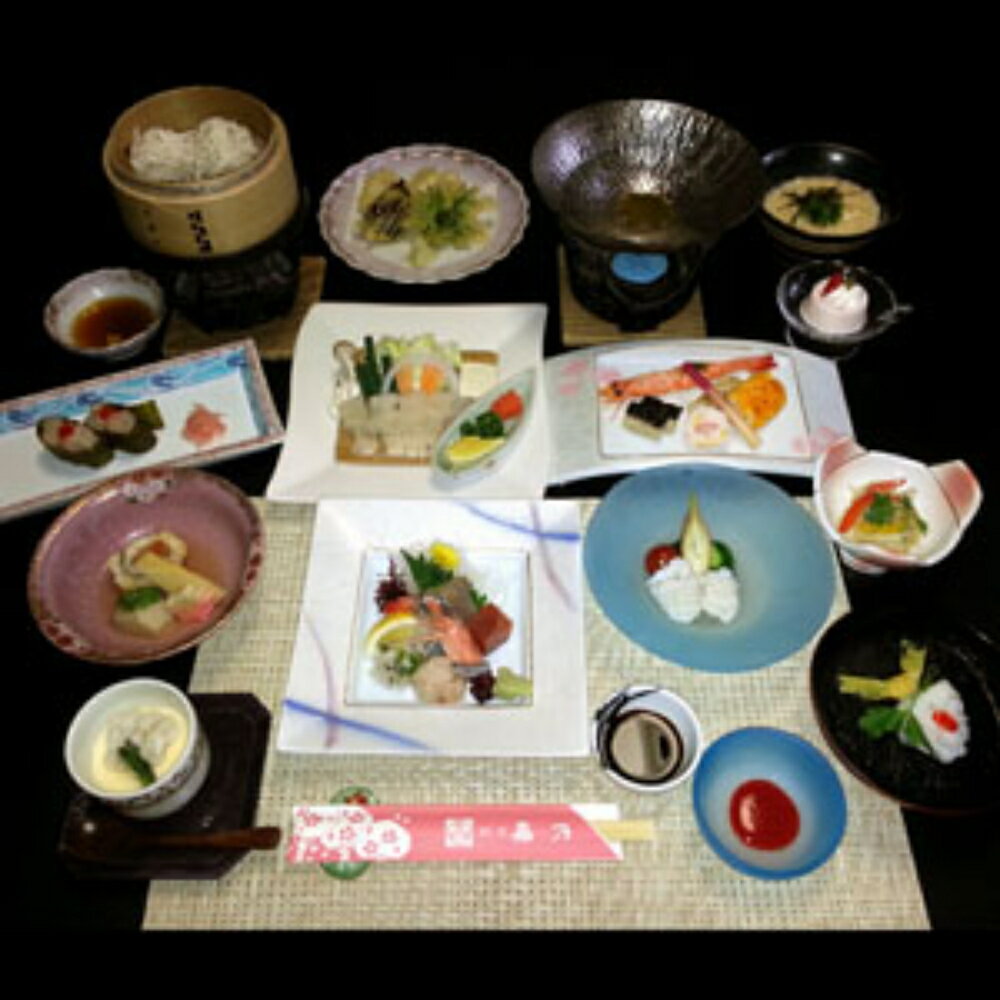 中津名物「鱧」料理の老舗名店『嘉乃』にて『はも懐石』をご堪能いただけるペアチケット！ 私たちは、この国の四季の微妙な変化を愛し、季節に折目をつけて、人を招き、招いた人ともに一期一会を歓びあったものです。それが茶事であり懐石でした。 今、その心をいかして中津　割烹「嘉乃」では、日本の良さが感じられるたたずまいを情趣豊かな中庭やどこからともなく流れてくる謡曲が宴を盛り上げてくれるでしょう。 静かなひとときをお過ごしください。 商品詳細 名称 割烹 嘉乃 はも懐石ペアチケット プラン内容 「割烹 嘉乃」のはも懐石堪能コース2名様分 ※懐石内容は季節や仕入れ等により一部変更になる場合がございます。 お品書き ・矢付：鱧のマリネ ・吸物：鱧の葛叩き　梅肉　結び湯葉　木の芽 ・刺身：才巻海老　鮪　間八　鱧皮霜　鱧 ・煮物：鱧の鳴戸巻き　竹の子　桜麸　木の芽 ・鍋物：鱧のしゃぶしゃぶ　鍋野菜一式 ・しのぎ：鱧のぐんかん巻き　ガリ ・焼物：鱧の味噌焼き　塩焼き　はじかみ　鳥の松風　蟹の真又 ・蒸し物：鱧の茶碗蒸し ・強肴：鱧しゅうまい　辛子　ポン酢 ・油物：鱧の天ぷら　茄子　ふきのとう ・酢物：鱧の湯引き　茗荷　梅肉 ・食事：鱧ぞうすい　葱　海苔 ・デザート：　イチゴムース　ホイップクリーム （季節や仕入れ等により一部変更になる場合がございます） 有効期限 6ヶ月 提供者 NPO法人なかつ耶馬渓活き域きネット 備考 ・交通費は別途必要です。 ・事前予約が必要です。（来店1週間前まで） ・チケット有効期間：6か月 ・ご利用希望日の1週間前までに、直接店舗へ事前予約をお願いします。 ・チケット有効期限は、発券日付より6ヶ月間とさせて頂きます。 ふるさと納税よくあるご質問はこちら→ 寄附申込みのキャンセル、返礼品の変更・返品はできません。寄附者の都合で返礼品が届けられなかった場合、返礼品等の再送はいたしません。あらかじめご了承ください。