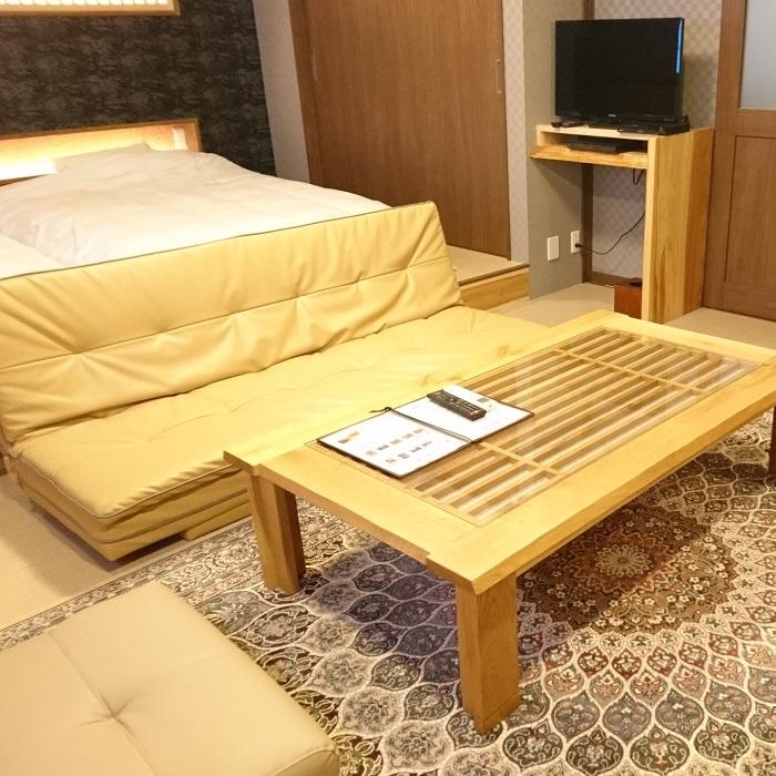 【ふるさと納税】癒しの宿 鷹勝　ペットと泊まれる内湯付き離れ 1泊2食付 ペア宿泊券【GW、お盆、年末年始等ご利用不可日有】 | 湯布院 由布院 ゆふいん 大分県 由布市 支援品 ペア チケット ペット 旅行券 宿泊 旅行 旅館 観光 温泉