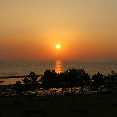 【ふるさと納税】【キャンプ場で遊ぼう!】糸ヶ浜海浜公園ログキャビン1泊券(1棟分)【1089436】