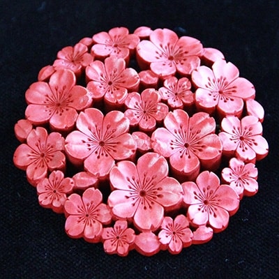 つげ細工 ブローチ(桜/拭き漆仕上げ) 約4.5cm