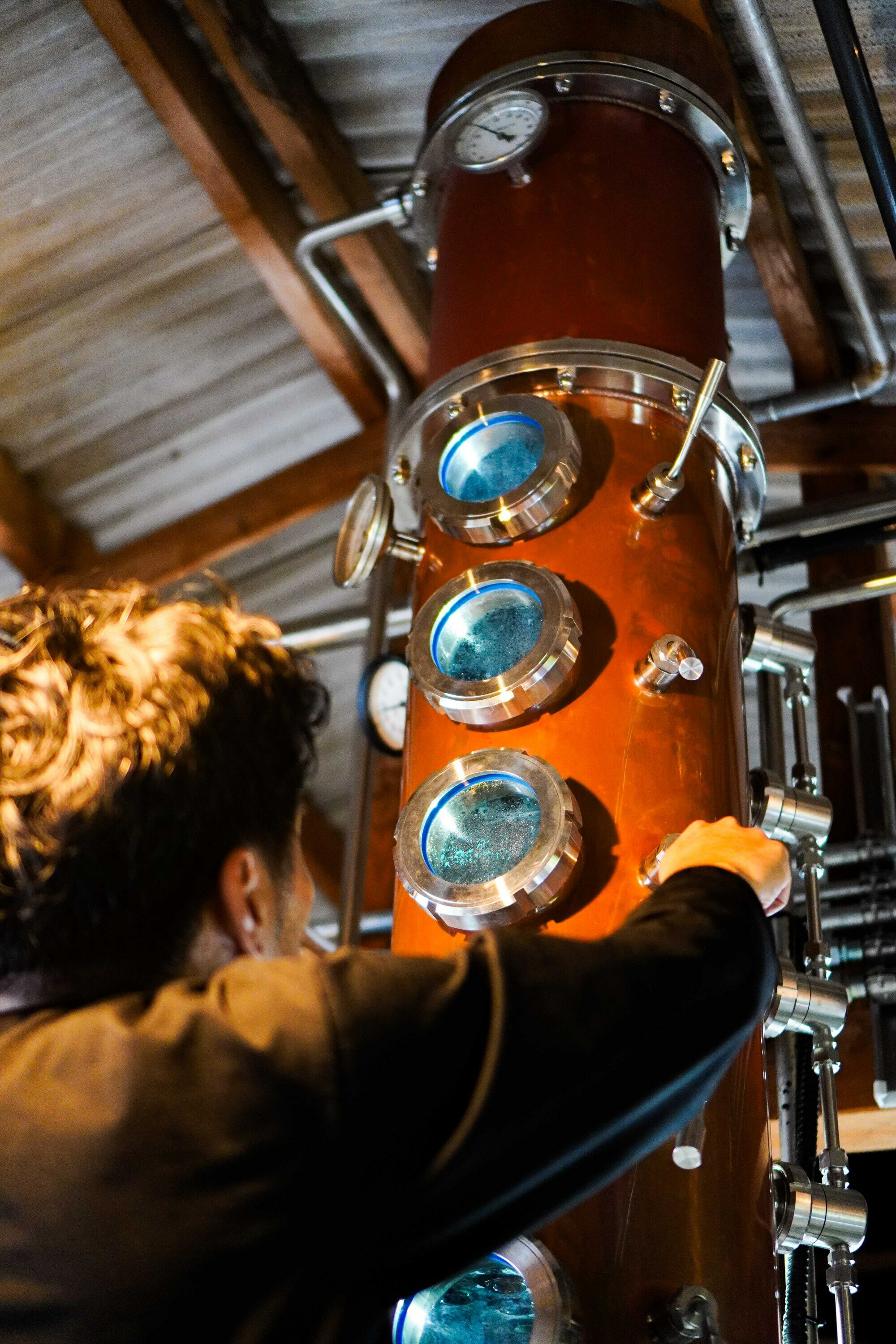 【ふるさと納税】ACOU RUM Silver 700ml スピリッツ 40度 鹿児島県 指宿産 国産 ラム酒 ラム カクテル モヒート スピリッツ お酒 アルコール 蒸留所 サトウキビ 本格 こだわり アコウ【ACOU SPIRITS】