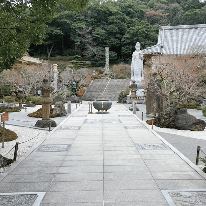 【ふるさと納税】3万坪の日本庭園！不動山青隆寺写経体験 (3名様分) 体験 観光 写経 初心者 お寺 指宿 鹿児島 指宿 旅行 旅 ツアー 【NPO法人指宿観光&体験の会】