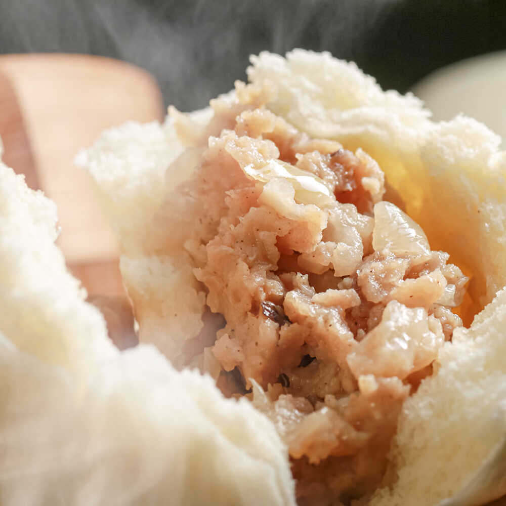 【ふるさと納税】あぐーまん 4個入り (2個入り×2P) 肉まん 豚まん 点心 お取り寄せ 冷凍 沖縄市 8000円 / 豚々茶舗[BCBL007] セット・詰め合わせ 手作り