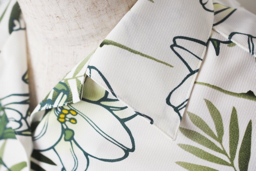 【ふるさと納税】 シャツ 沖縄 かりゆしウェア 伊江村オリジナル レディース ユリ柄 M [ミュージアム 沖縄県 伊江村 ie47bde230001] アロハシャツ ハワイアンシャツ