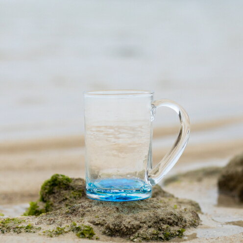 【ふるさと納税】【RYUKYU GLASS WORKS 海風】オキナワオーシャン　ジョッキグラス ☆ 琉球ガラス 読谷村 沖縄 海の色 碧 蒼 青 ビアジョッキ 中ジョッキ うちなーすぐりむん 清涼感 地場産品 手作り 人気商品 プレゼントに 涼しさ演出 お祝いに オススメ 伝統工芸品 f473243-yomitan-10001078 沖縄県読谷村 サンプル画像3