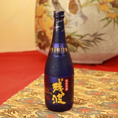 【ふるさと納税】【比嘉酒造】古酒と古酒ブレンド利き酒セット＜720ml×3本・ギフト箱入＞ 〇 読谷村 沖縄 泡盛 43度 35度 30度 おすすめ商品 お土産 お試し プレミアム プレゼントに お祝いに 贈り物に 残波 地場産品