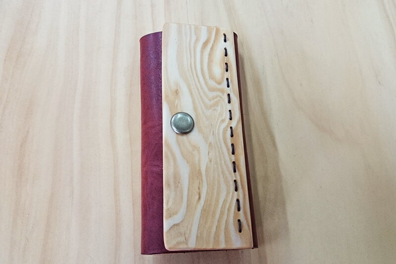 【ふるさと納税】琉球松と革で作ったキーケースが大人気返礼品になっている理由とは　ふるさと納税　人気　返礼品　ランキング