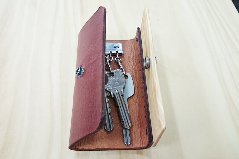 【ふるさと納税】琉球松と革で作ったキーケースが大人気返礼品になっている理由とは　ふるさと納税　人気　返礼品　ランキング