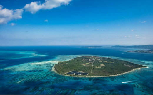 【ふるさと納税】旅行 沖縄 珊瑚礁を空から観賞 ...の商品画像