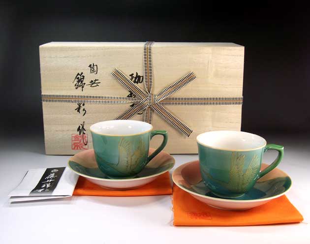 有田焼 緑彩釉金彩吉祥富士山鶴絵コーヒーカップ・ペア2客 陶芸作家 藤井錦彩 作