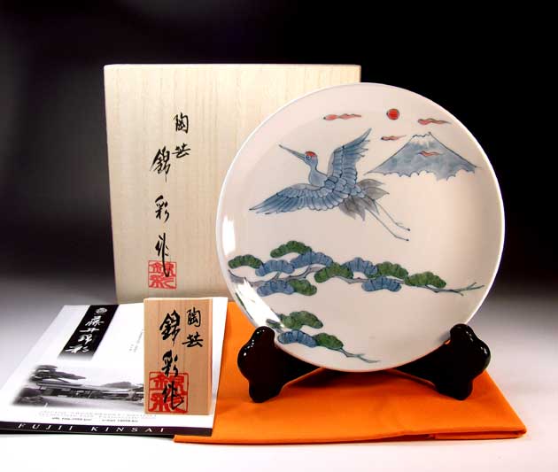 有田焼美術品吉祥文様 色鍋島様式松富士山鶴絵飾り皿陶芸作家 藤井錦彩 作(径19cm)
