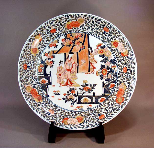 有田焼美術品倣・古伊万里染錦金彩唐草割元禄美人絵飾り大皿陶芸作家 藤井錦彩 作(径61.5cm)