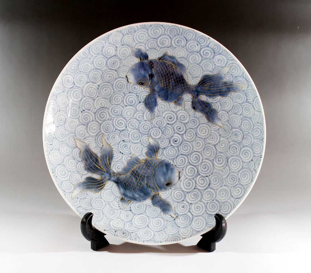 有田焼・伝統工芸・総手描き古染付金彩金魚絵飾り大皿陶芸作家 藤井錦彩 作(径30.5cm)