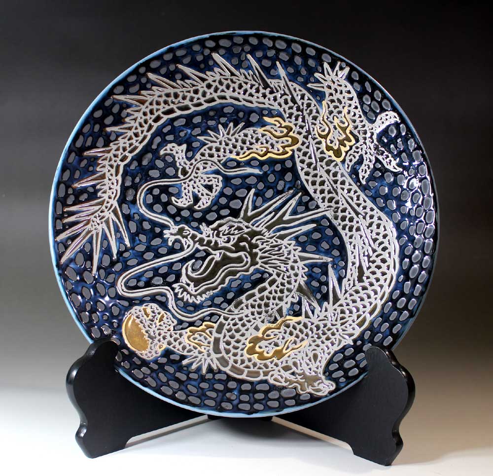 有田焼美術品鉄釉金プラチナ彩龍絵飾り大皿陶芸作家 藤井錦彩 作(径30.5cm)