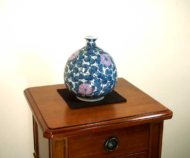 有田焼・伝統工芸・総手描き染錦金彩菊唐草文様飾り花瓶陶芸作家 藤井錦彩 作 [3]