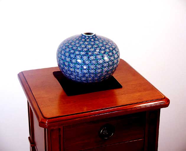 有田焼・伝統工芸・総手描き染錦金彩七宝文様絵飾り花瓶陶芸作家 藤井錦彩 作