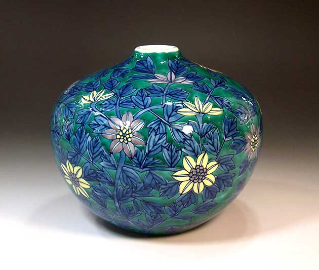 有田焼・伝統工芸・総手描き染錦鉄線花絵飾り花瓶陶芸作家 藤井錦彩 作