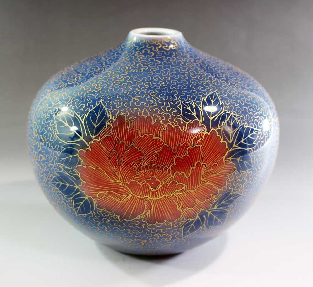 有田焼・伝統工芸・総手描き釉裏紅金彩牡丹絵飾り花瓶陶芸作家 藤井錦彩 作