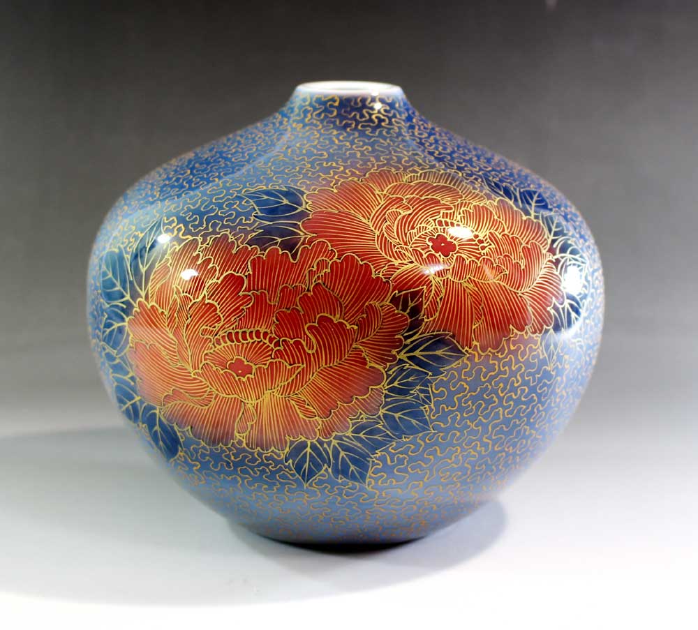 有田焼・伝統工芸・総手描き釉裏紅金彩牡丹絵飾り花瓶陶芸作家 藤井錦彩 作