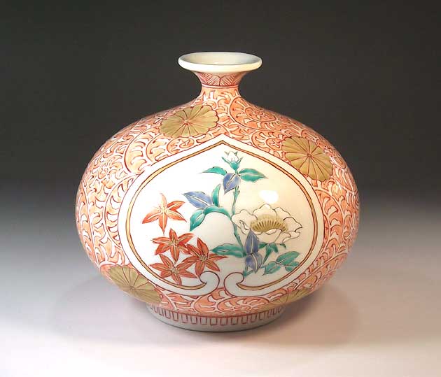 有田焼・伝統工芸・総手描き染錦金彩菊唐草割山茶花絵飾り花瓶陶芸作家 藤井錦彩 作