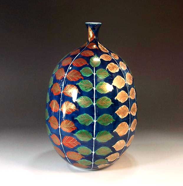 有田焼・伝統工芸・総手描き染錦金彩木の葉絵飾り花瓶陶芸作家 藤井錦彩 作