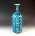 有田焼・伝統工芸・総手描き色鍋島様式花地文様飾り花瓶陶芸作家 藤井錦彩 作