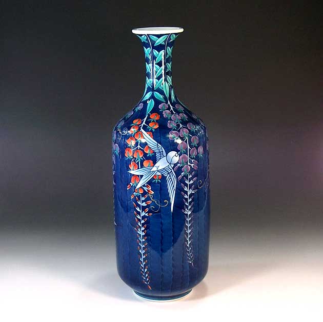 有田焼・伝統工芸・総手描き色鍋島様式藤燕絵飾り花瓶陶芸作家 藤井錦彩 作