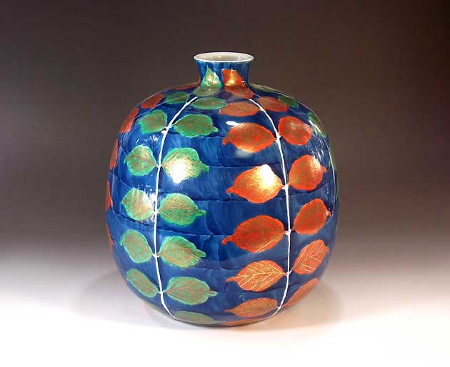 有田焼・伝統工芸・総手描き染錦金彩木の葉絵飾り花瓶陶芸作家 藤井錦彩 作