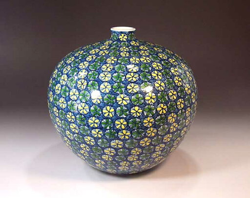 有田焼・伝統工芸・総手描き色鍋島様式小花文様飾り花瓶陶芸作家 藤井錦彩 作イギリス大英博物館収蔵作品 有田焼・伝統工芸・総手描き色鍋島様式小花文様飾り花瓶陶芸作家 藤井錦彩 作イギリス大英博物館収蔵作品