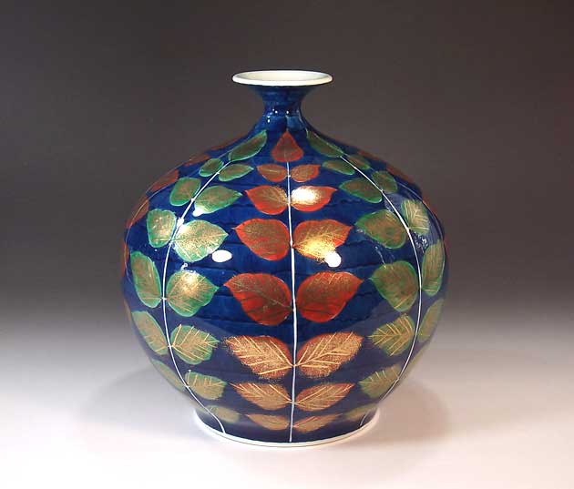 有田焼・伝統工芸・総手描き染錦金彩木の葉絵飾り花瓶陶芸作家 藤井錦彩 作