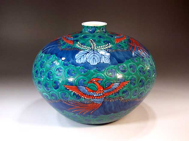 有田焼・伝統工芸・総手描き色鍋島様式金彩鳳凰唐草桐絵飾り花瓶陶芸作家 藤井錦彩 作