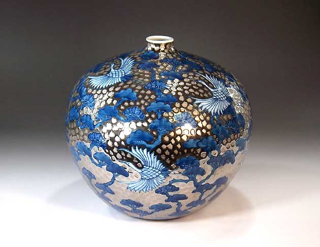有田焼・伝統工芸・総手描き染錦プラチナ彩松鶴絵飾り花瓶陶芸作家 藤井錦彩 作