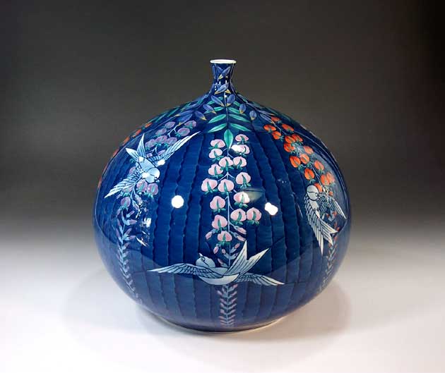 有田焼・伝統工芸・総手描き色鍋島様式藤絵飾り花瓶陶芸作家 藤井錦彩 作