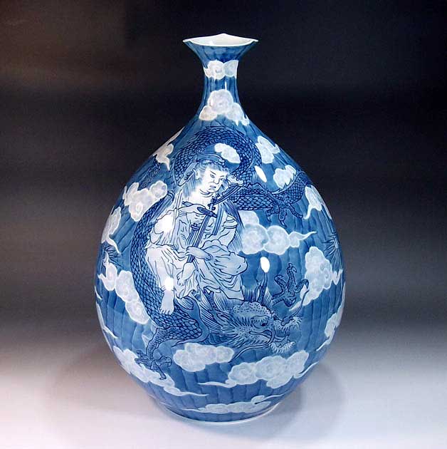 有田焼・伝統工芸・総手描き染付龍絵飾り花瓶陶芸作家 藤井錦彩 作