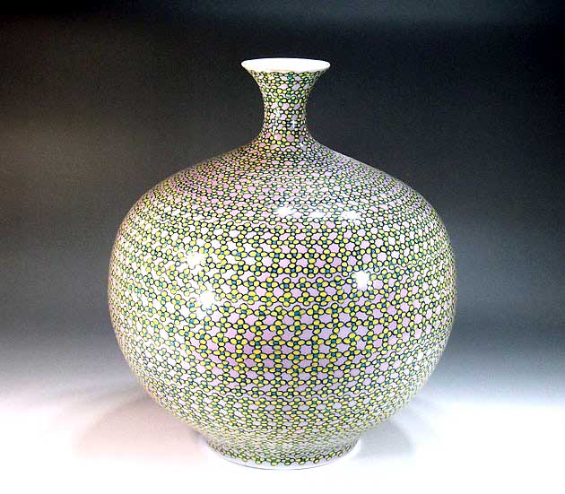 有田焼・伝統工芸・総手描き色鍋島様式小梅文様飾り花瓶陶芸作家 藤井錦彩 作