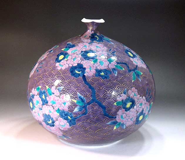 有田焼・伝統工芸・総手描き染錦金彩青海波桜絵飾り花瓶陶芸作家 藤井錦彩 作